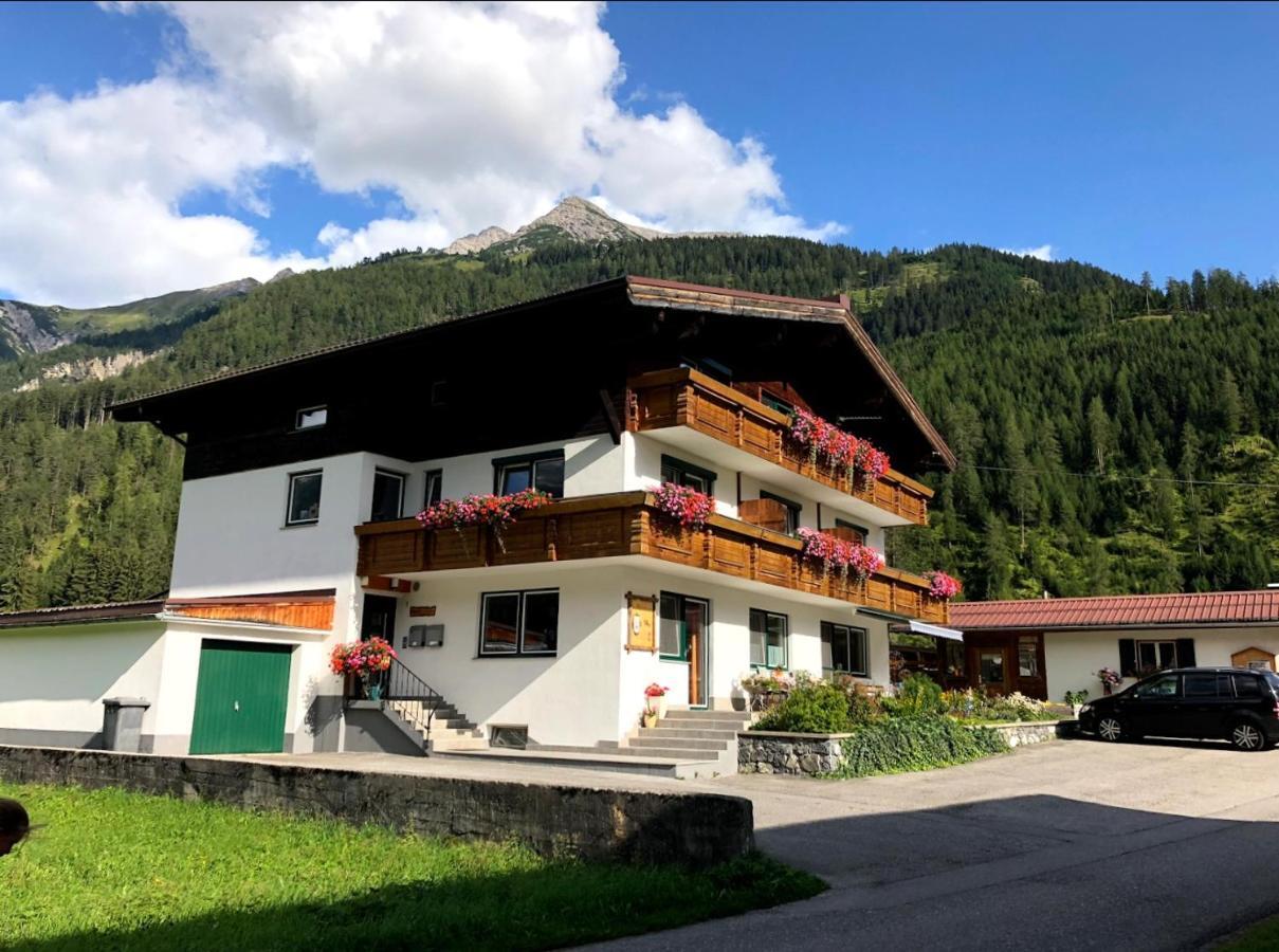Haus Moosbrugger Hotel Bach  Exterior photo